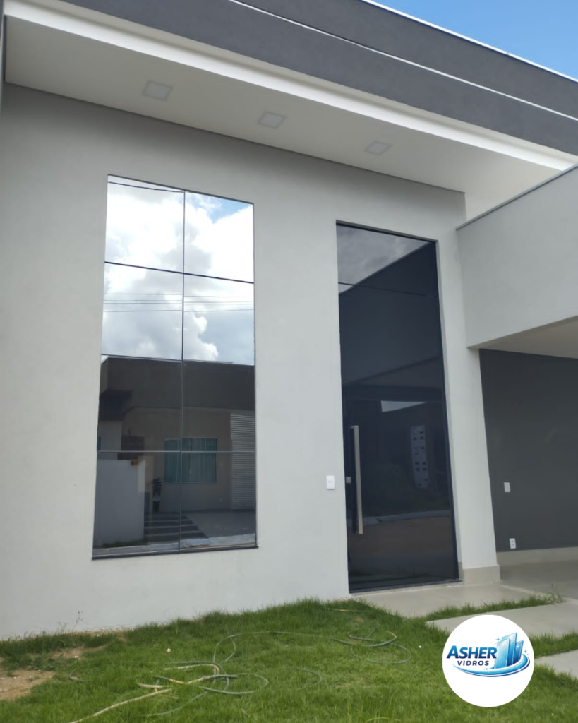 Vidraçaria e Esquadrias em Brasília e Região | Painel e Porta espelhada